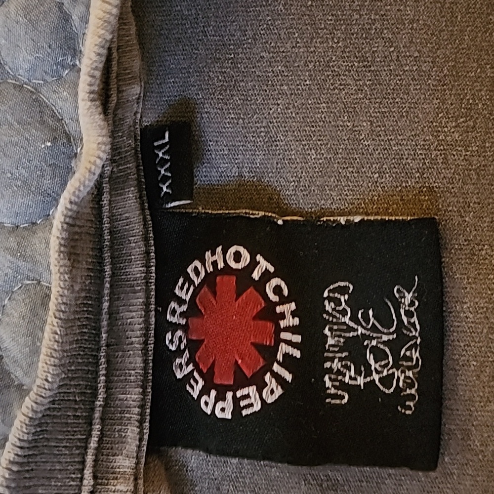Red Hot Chili Peppers Concert Tee - Picture 2 of 5